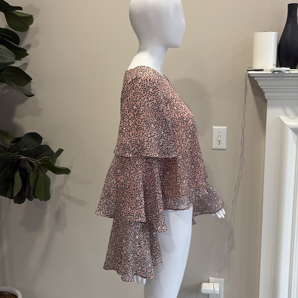 BCBGeneration Tiered Ruffle Bell Sleeve Blouse Size Small Sheer Floral Metallic - Picture 5 of 12